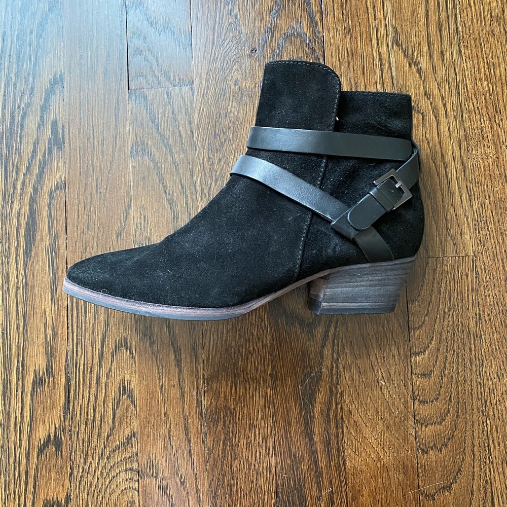 Aquatalia boots